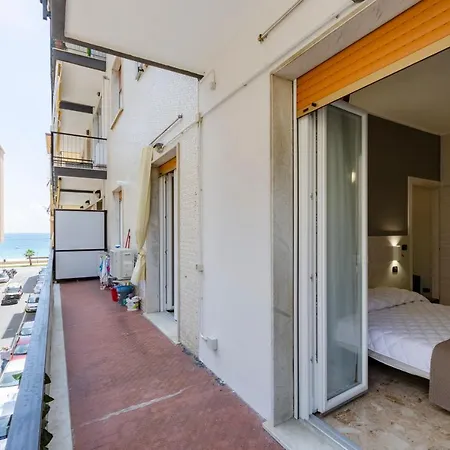 Altido Modern Flat With Terrace Near The Beach Lejlighed