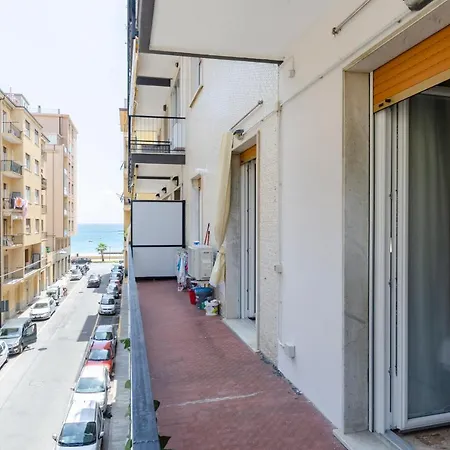 Altido Modern Flat With Terrace Near The Beach